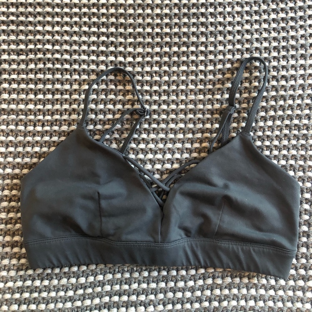ALO Yoga Interlace Bra in Anthracite